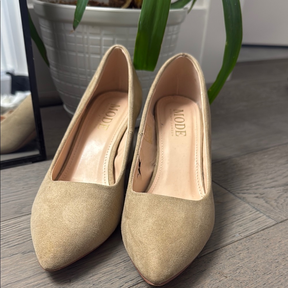 Women's Beige Suede Pumps